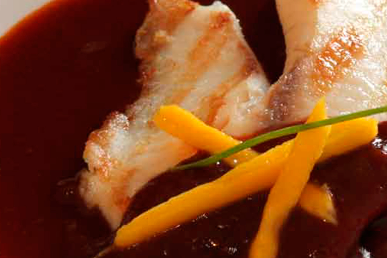 Receta de Pescado en Salsa de Tamarindo con Juliana de Mango | Kitchen Fair