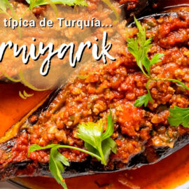 receta típica de Turquía horneada sobre la estufa: Karniyarik